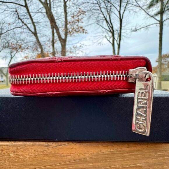 Authentic CHANEL CC Red Quilted Patent Leather Zip Wallet W/ Box - Picture 3 of 8